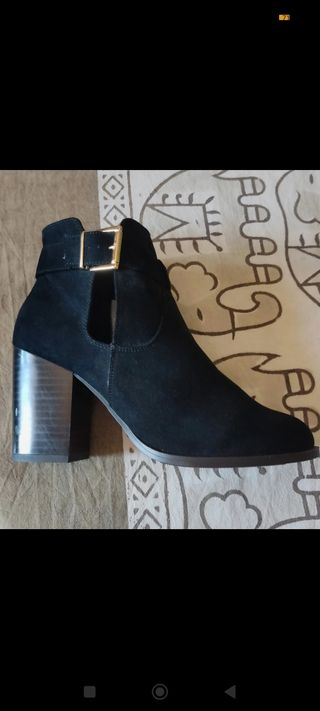 Botines de ante nuevos New Look