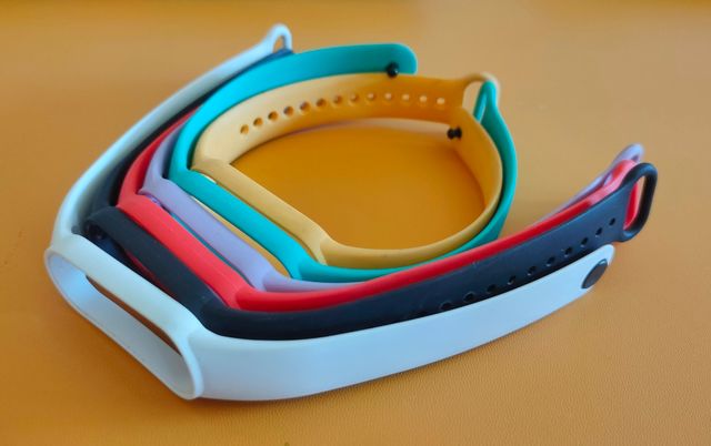 20 cinturini colorati per Xiaomi Smart Band 6, sì
