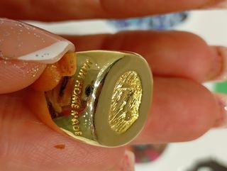 💟💖anillo dorado metal modelo bape T10