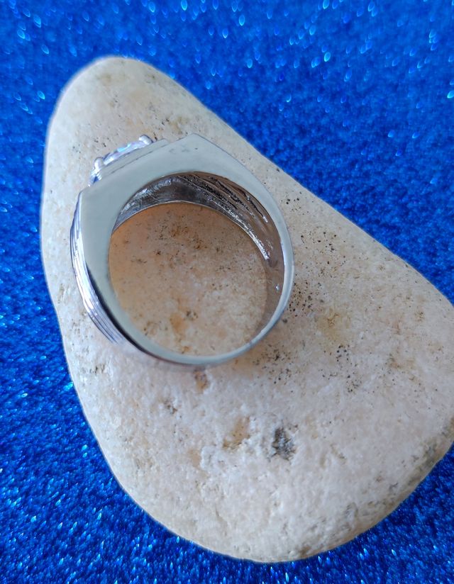 Anel solitário para homem novo