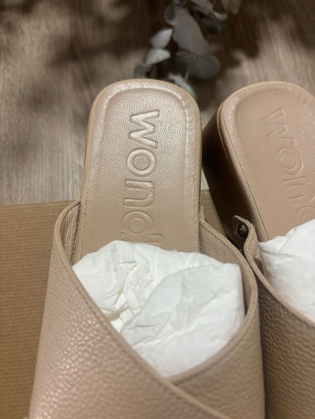 Sandalias piel de la marca Wonders