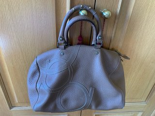 Bolso mano . Nuevo . Piel  Cámel . PG