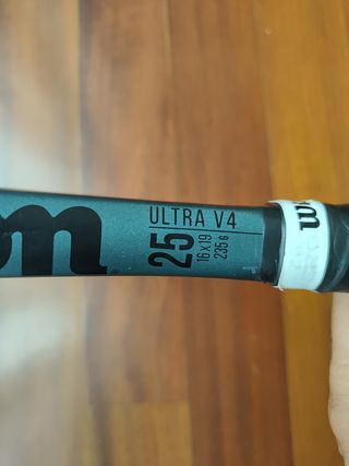 Raqueta Wilson Ultra 25 v4 cordaje Luxilon Smart