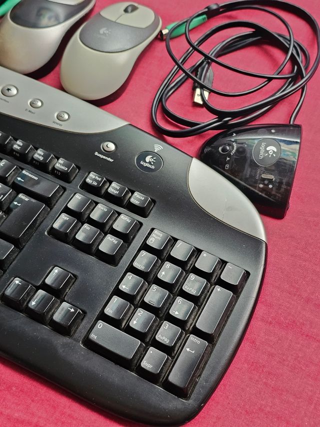 Teclado y ratón Logitech Y-RK49