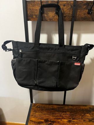 Bolso con cambiador de bebe skip hop.