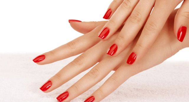 Uñas semipermanente mano 10€ benetusser