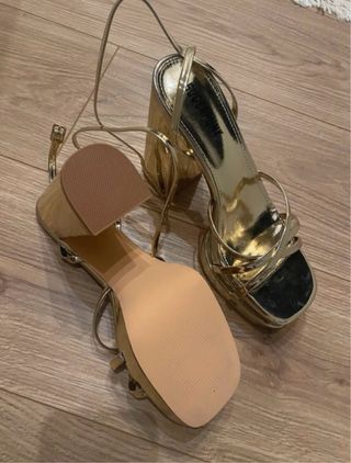 Sandalias doradas fiesta