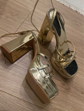 Sandalias doradas fiesta