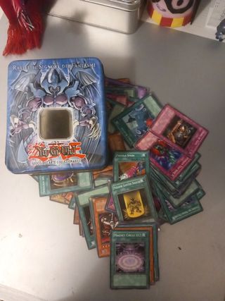 Yu-gi-oh! Scatola di latta con 105 carte