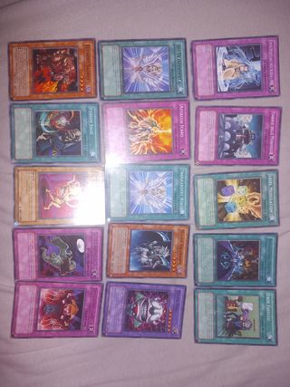Yu-gi-oh! Scatola di latta con 105 carte