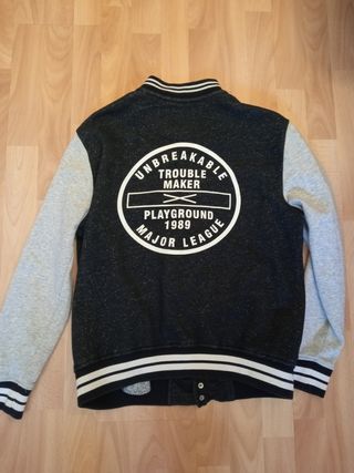 Chaqueta cazadora Zara estilo universitario
