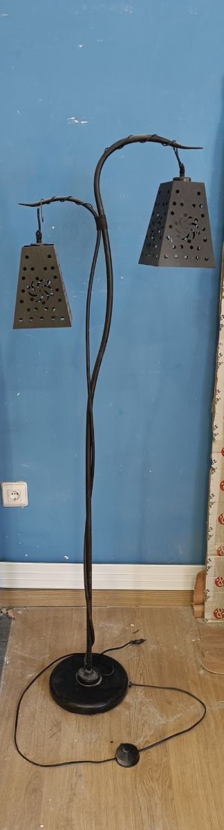 Lampara de pie forja a mano única