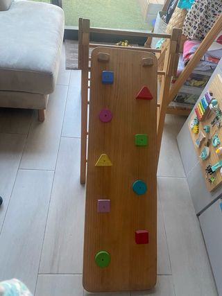 Torre pikler con tobogan y rocodromo