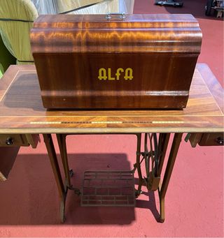 Maquina de coser antigua.