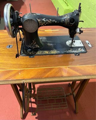 Maquina de coser antigua.