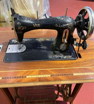 Maquina de coser antigua.