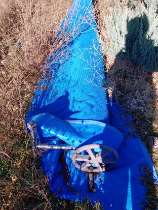 Se vende piscina y complementos