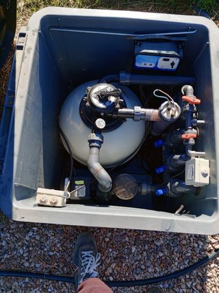 Se vende piscina y complementos