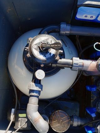 Se vende piscina y complementos