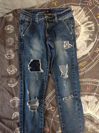 Pantalones vaqueros oscuros rotos xs