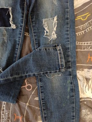 Pantalones vaqueros oscuros rotos xs
