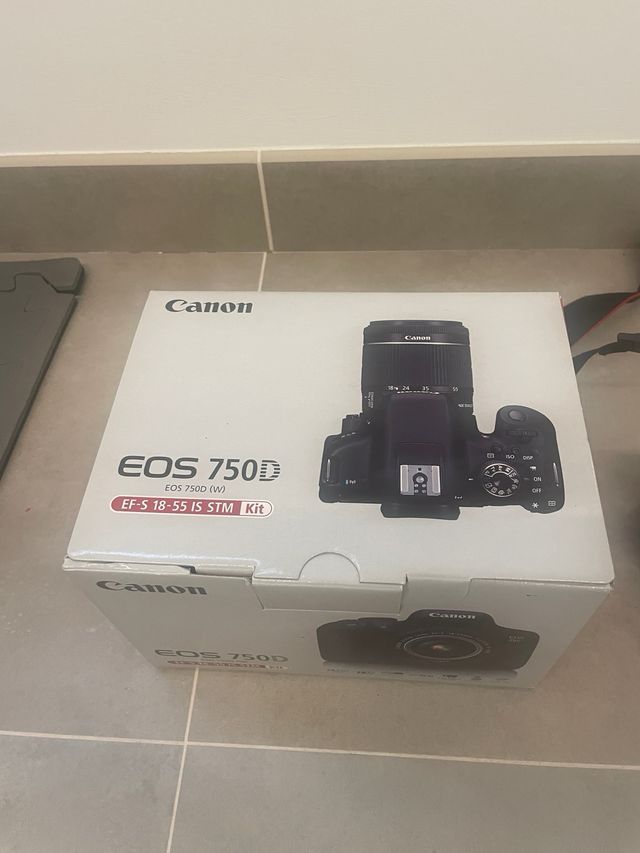 Canon 750D + EF 18-55mm+ 3 Baterias