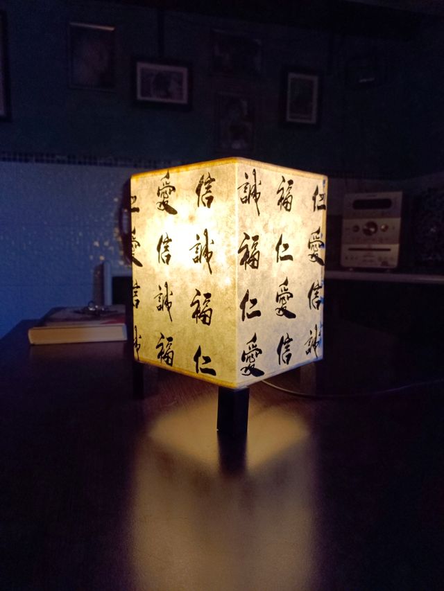 Lampara de noche japonesa