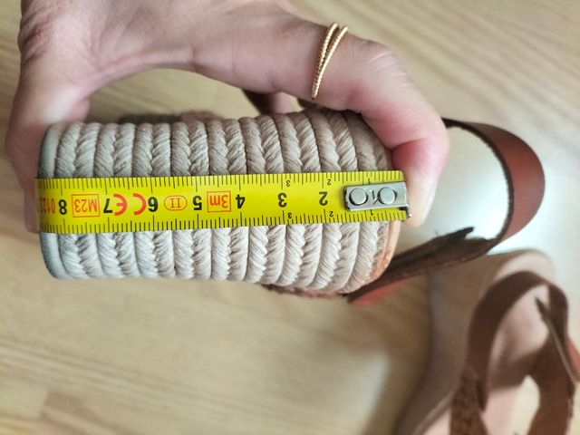 Sandalia de cuña . talla 38