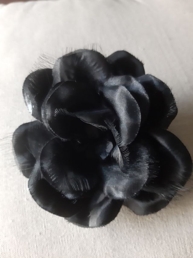 Flor de raso negra