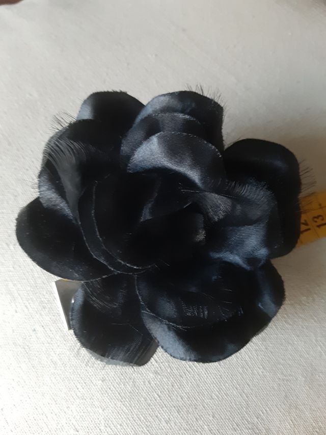 Flor de raso negra