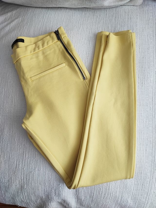 Pantalón amarillo
