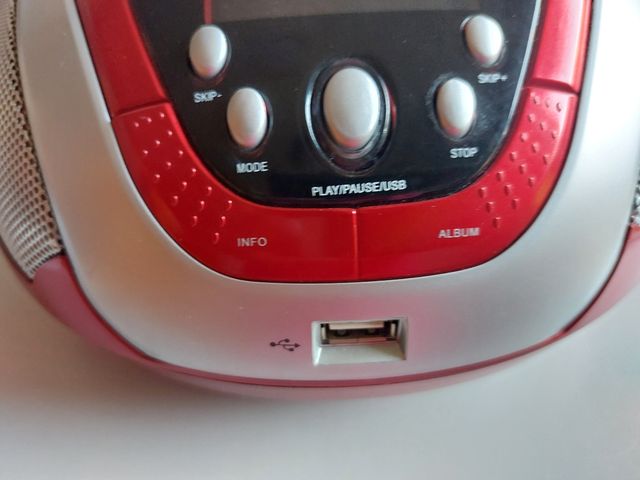 Reproductor  CD, MP3 Y Radio.