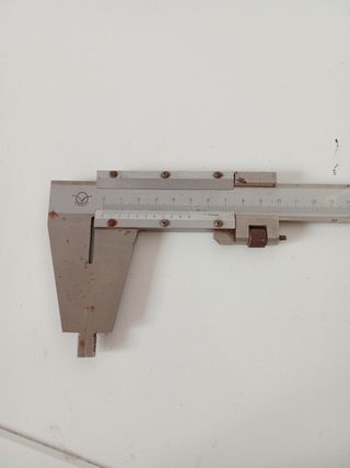 Pie de rei grande de tornero