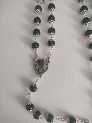 Rosario de color verde