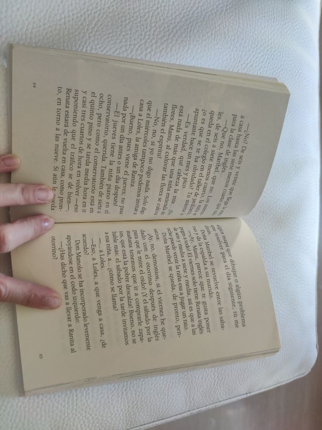 Renata toca el piano, estudia inglés y e