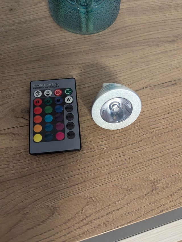 Bombilla rgb. Luz de colores