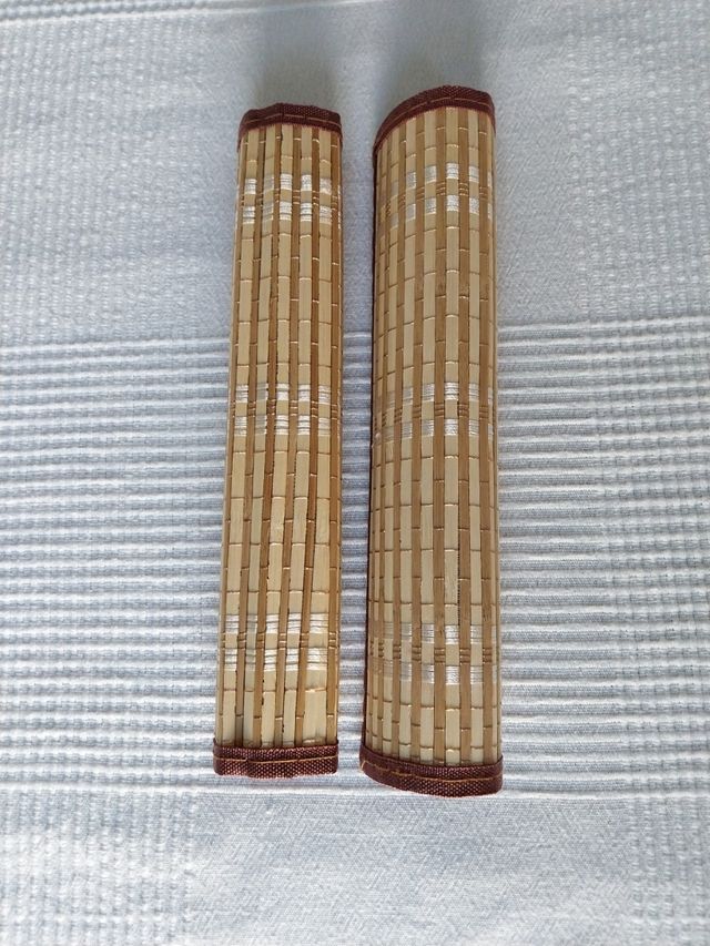 Par de salvamanteles de bambú
