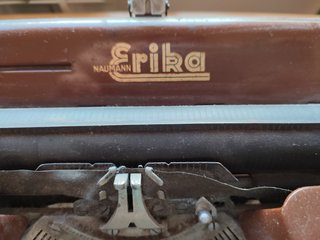 Máquina de escribir Erika nauman