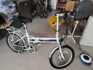 Bicicletta pieghevole a pedalata assistita