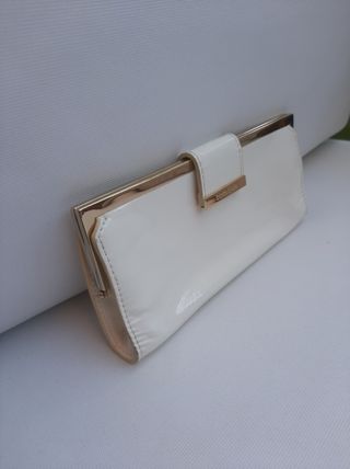 Cartera de mano charol