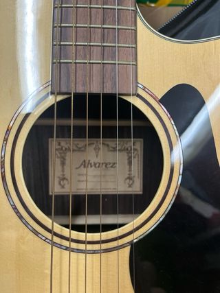 Guitarra alvarez