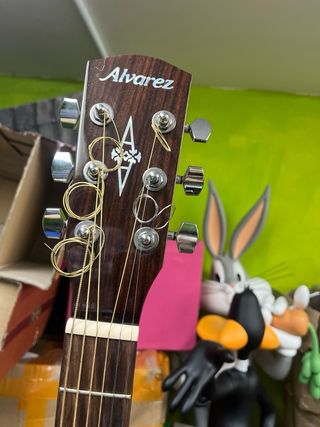 Guitarra alvarez