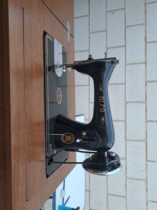 Maquina.coser alfa años 50