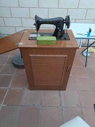 Maquina.coser alfa años 50