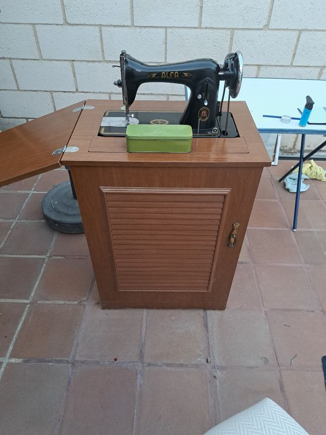 Maquina.coser alfa años 50