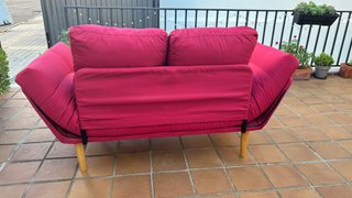 Sofá rojo. Diseño.