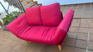 Sofá rojo. Diseño.