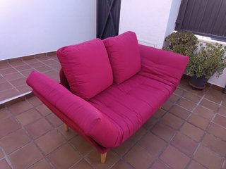 Sofá rojo. Diseño.