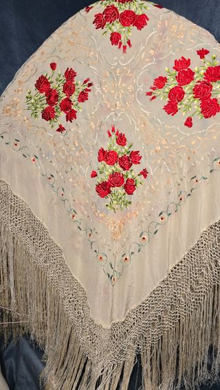 Manton de Manila seda bordado a mano