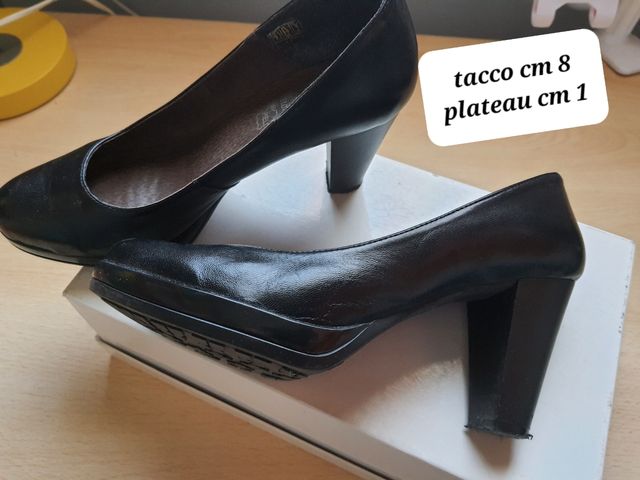 Décolleté in pelle